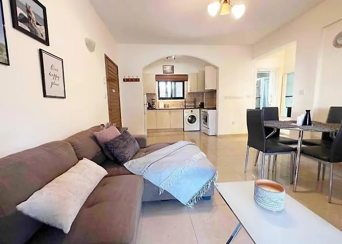 Ground With Master Bedroom And Twin Bedroom *